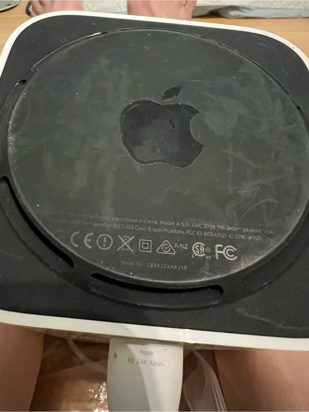 Apple White Wireless Router - Picture 7 of 8